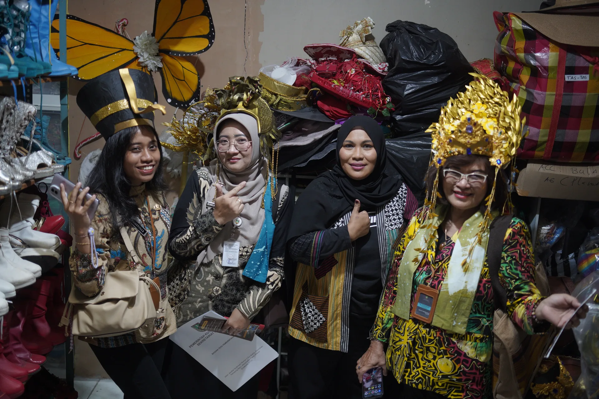 Sejarah dan Makna Filosofis Beskap Jawa: Lebih dari Sekadar Pakaian Pria